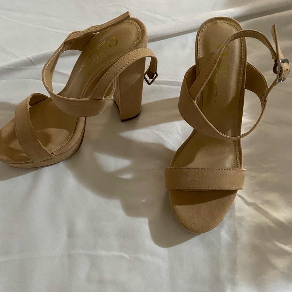 Nude heals